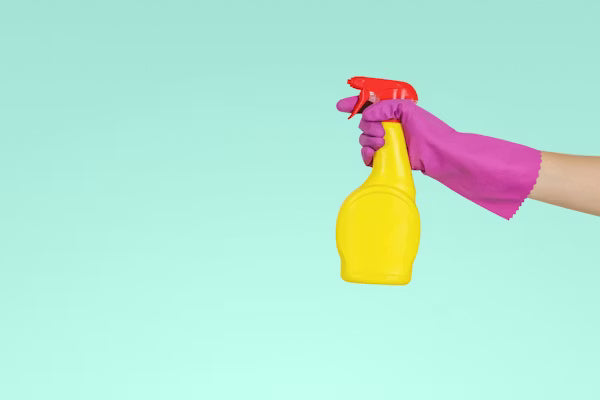 Czy izopropanol rozpuszcza tłuszcz?